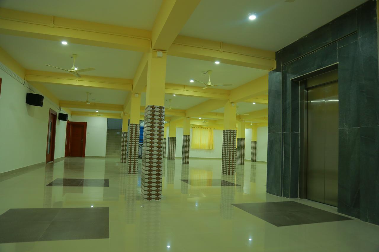فندق Cheruppulasseriفي  Royal Plaza Residency المظهر الخارجي الصورة